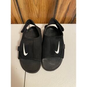 Nike children’s‎ size 10 C black sandals water shoe hook n latch closure